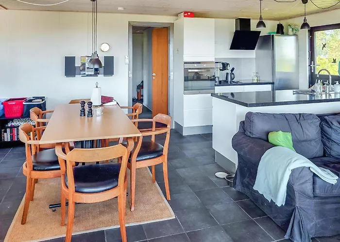 3 Bedroom Gorgeous In Semesterbostad *