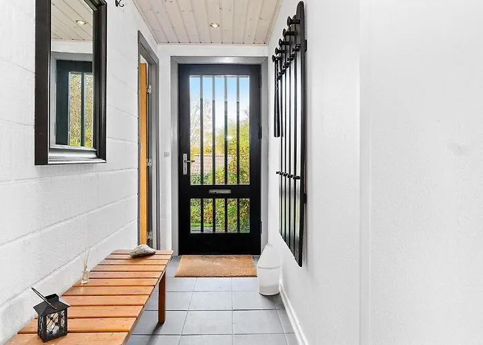 3 Bedroom Gorgeous In Semesterbostad